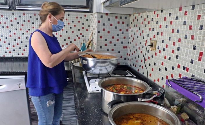 Bu mahallede her gün bir kadın ’komşuluk’ için 30 kişilik yemek yapıyor