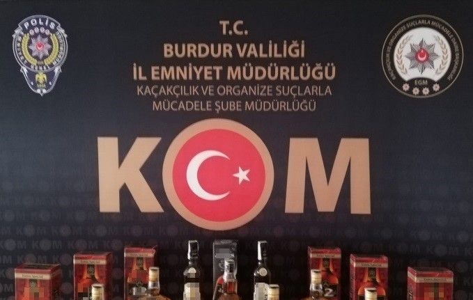 Burdur’da litrelerce kaçak içki ve 813 adet cinsel performans arttırıcı ürün ele geçirildi