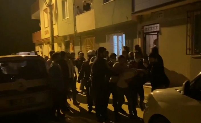 Bursa’da sıcak dakikalar...Kısıtlamaya uymayan şahıslar kendilerini uyaran polise saldırdı: 3 gözaltı