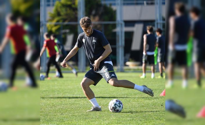 Bursaspor’da Keçiörengücü maçı hazırlıklarına ayak tenisi oynayarak devam etti