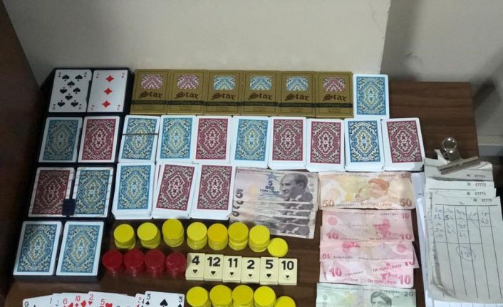 Denizli’de 3 adreste kumar oynayan 25 şüpheliye 33 bin 400 TL idari para cezası