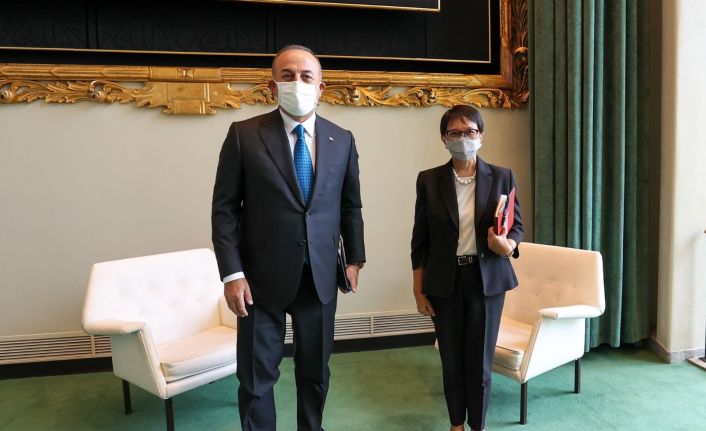 Dışişleri Bakanı Çavuşoğlu, Endonezyalı mevkidaşı Marsudi ile görüştü