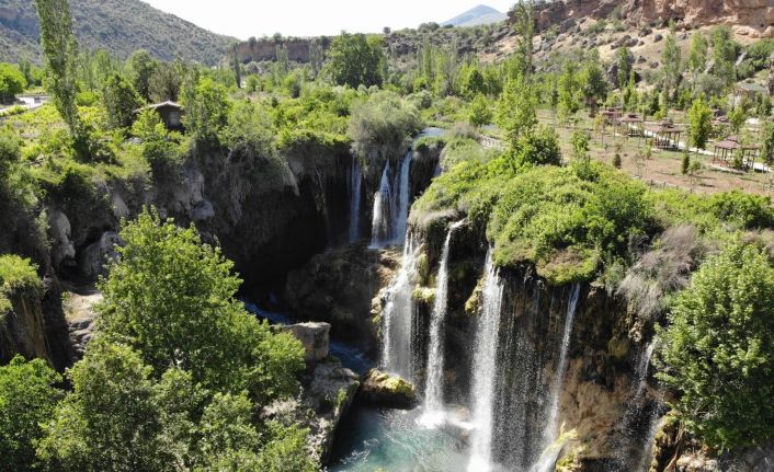 Doğa harikası Hadim Yerköprü Şelalesi tam kısıtlama sonrası ziyaretçileri bekliyor