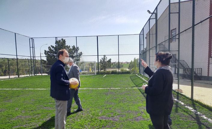 Dumlupınar’a halı saha