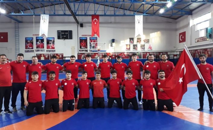 Edremitli güreş antrenörü Çakmar milli takım kampında görevine başladı