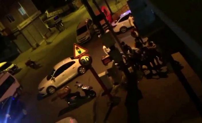 Ehliyetsiz kuryenin çarptığı araç sahibi sinir krizi geçirdi