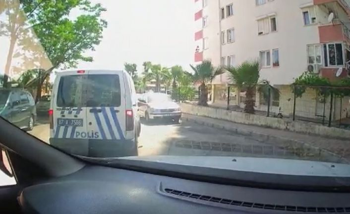 Ekip otosunu görüp kaçan çocuklara polisten şefkat anonsu