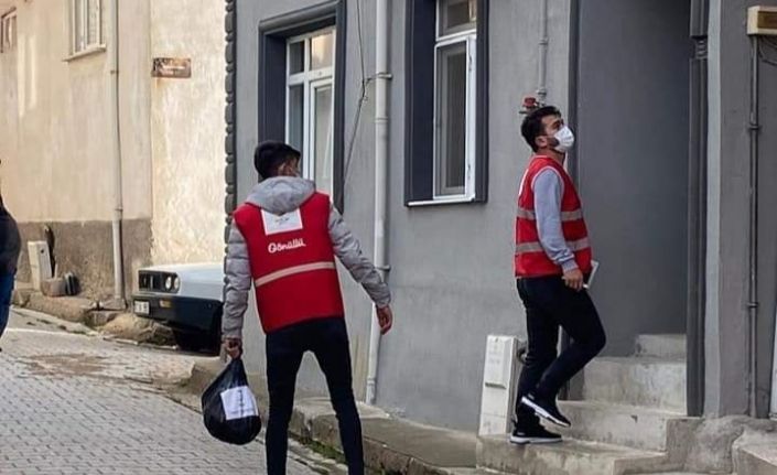 Emet’te Kızılay’dan ihtiyaç sahibi ailelere pide ve gıda yardımı