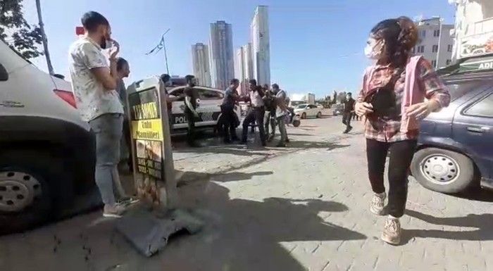 Esenyurt’ta alkol aldığı iddia edilen şahıs çevreye saldırdı