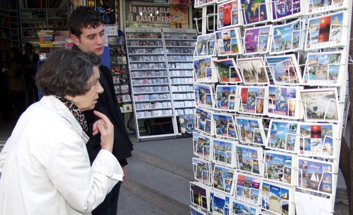 Eski bayramlardan eser kalmadı, dijital çıktı kartpostallar tarihe karıştı