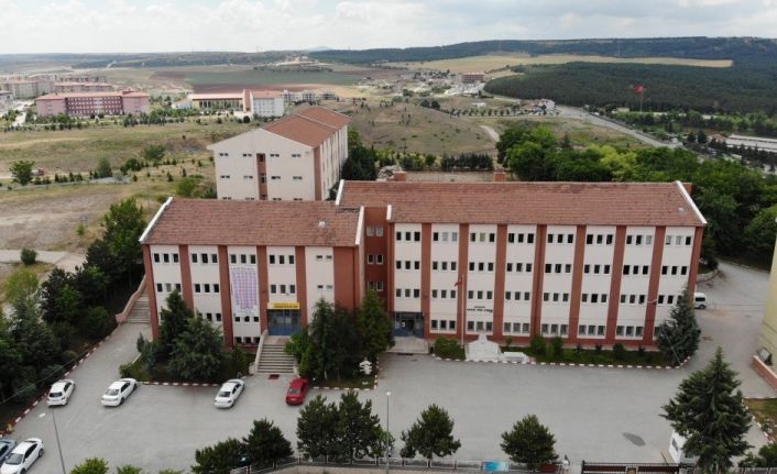 Eskişehir Fatih Fen Lisesi öğrencilerinden ’Fark Edilmeyen Tehlike: Moda Endüstrisi’ konulu makale