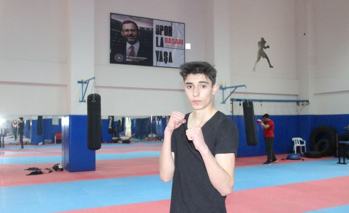 Genç sporcu, babasının izinden gidip şampiyonluklar elde etmek istiyor
