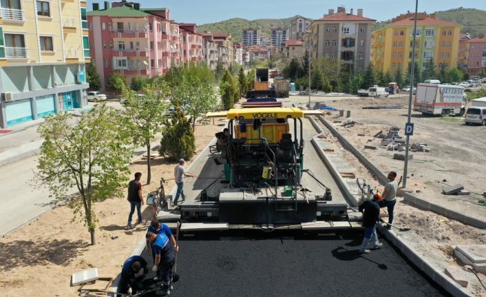 Göktürk Caddesine sıcak asfalt seriliyor