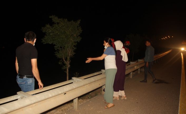 İki araç çarpıştı, 7 kişi yaralandı: Ekipler uçurumda fenerle yaralı aradı