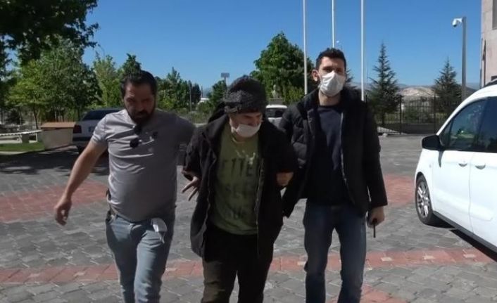Isparta’da anne ve babasını öldüren şahıs: “Babamla ekmeği geç getirdim diye tartıştık, bana saldırdı bıçağı aldım sonrasını hatırlamıyorum”