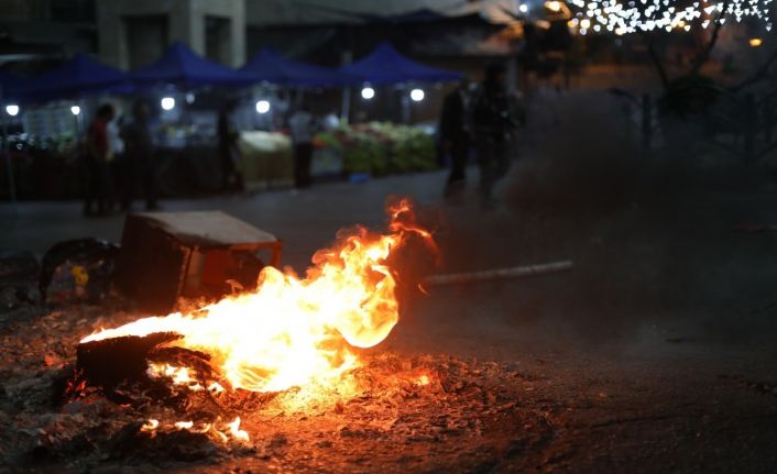 İsrail güçlerin, El Halil’de Filistinlilerin protestosuna müdahale: 35 yaralı