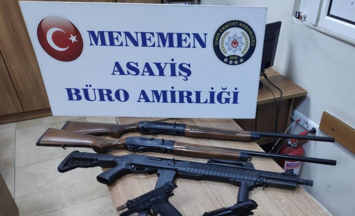 İzmir’de kaçtıktan sonra kaza yapan şüpheli araçtan silahlar ve tüfekler çıktı