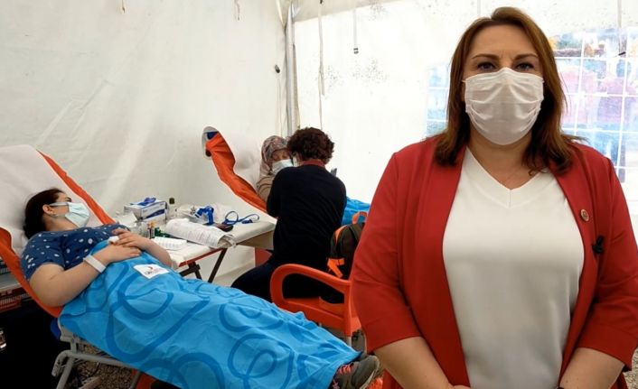 “Kan stokları kritik seviyede” denildi, kadınlar bu kez kan bağışı günü düzenledi