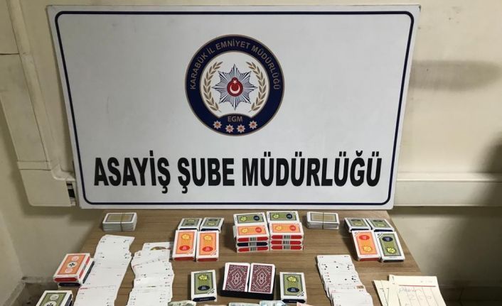 Karabük’te kumar baskını: 8 kişiye 17 bin 888 TL ceza