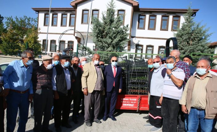 Keçiörenli çiftçilere 87 bin 680 adet ücretsiz sebze fidesi dağıtıldı