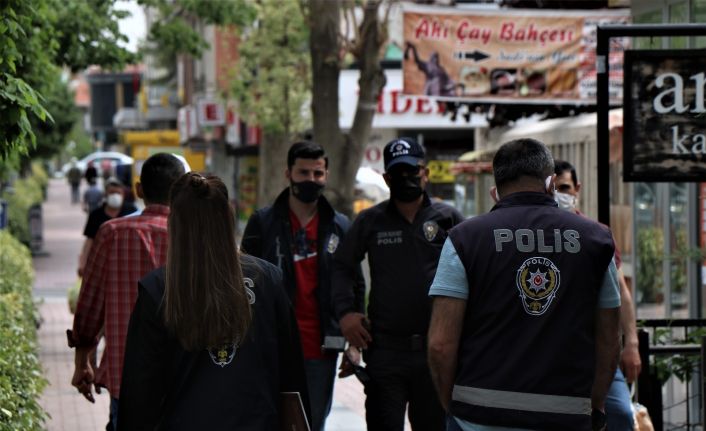 Kırşehir’de polis halkın kısıtlama ihlali yapmaması için aktif görev alıyor
