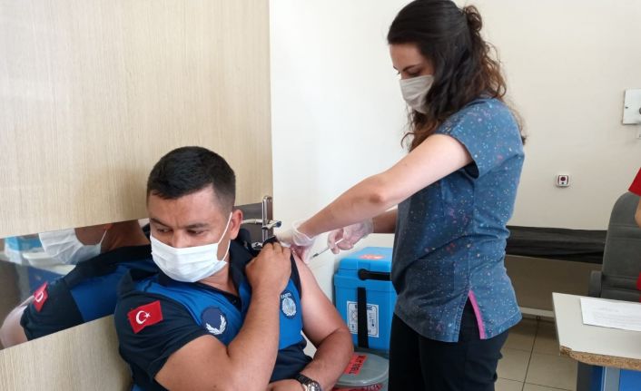 Korona virüsü yenen sağlık çalışanları zorlu süreci anlattı, aşıya dikkat çekti