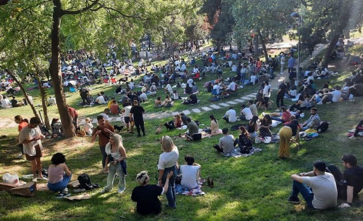 Maçka Parkı’nda korkutan görüntü: Yüzlerce kişi Maçka Parkı’na akın etti