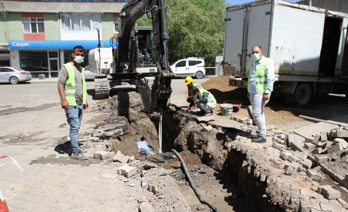 Malazgirt’te kanalizasyon çalışmaları devam ediyor