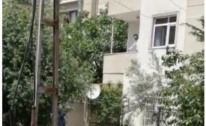 Maltepe’de evinin balkonunda bileklerini kesen şahıs eşini ve çocuklarını rehin aldı