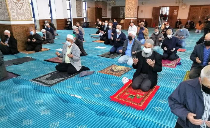 Manyas’ta eller semaya Filistin’e zulmün sona ermesi için açıldı