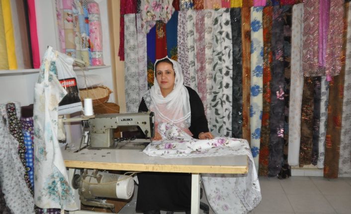 Mikro kredi ile kendi işini kuran 5 çocuk annesi, eşini de yanına yardımcı olarak aldı