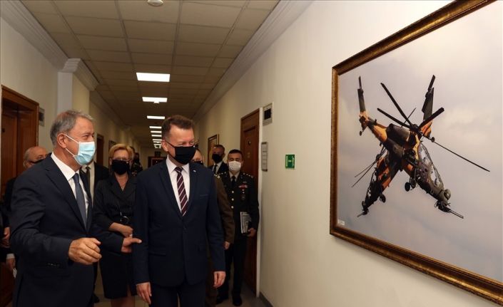 Milli Savunma Bakanı Akar, Polonyalı mevkiidaşı Blaszczak ile bir araya geldi