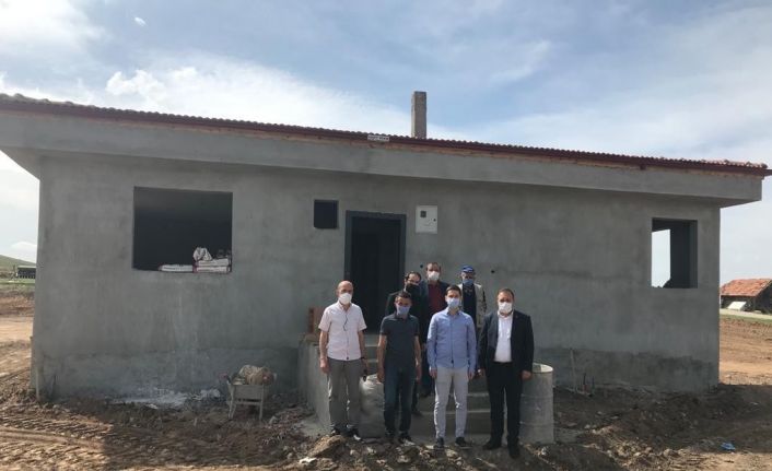 Murathanlar Köyü’nde imam evi ve köy mezarlığı duvarı yapımı tamamlanıyor