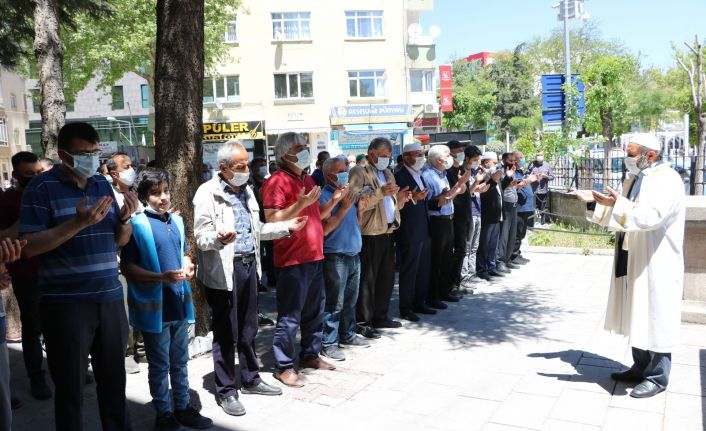Niğde ve Kayseri’de Filistin’de hayatını kaybedenler için gıyabi cenaze namazı kılındı