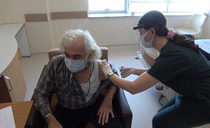 Nüfusu 1 milyon 850 bin 565 olan Trakya’da aşı olan kişi sayısı 1 milyona yaklaştı