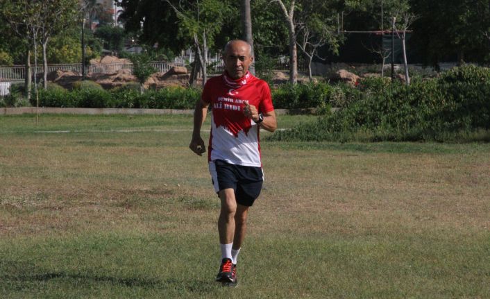 (Özel haber) 72 yaşındaki demir adam korona virüse sporla meydan okuyor