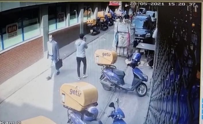 (Özel) İstanbul’da yaşlı kadını “FETÖ” yalanıyla dolandıran şahsa suçüstü baskını kamerada