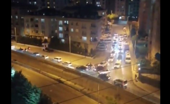 (Özel)- Pendik’te sokağa çıkma kısıtlamasını unutturan asker konvoyu eğlencesi