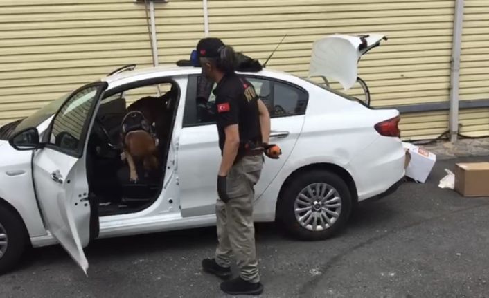 (Özel) Sarıyer’de yardım dağıtma görünümünde uyuşturucu satan torbacı yakalandı