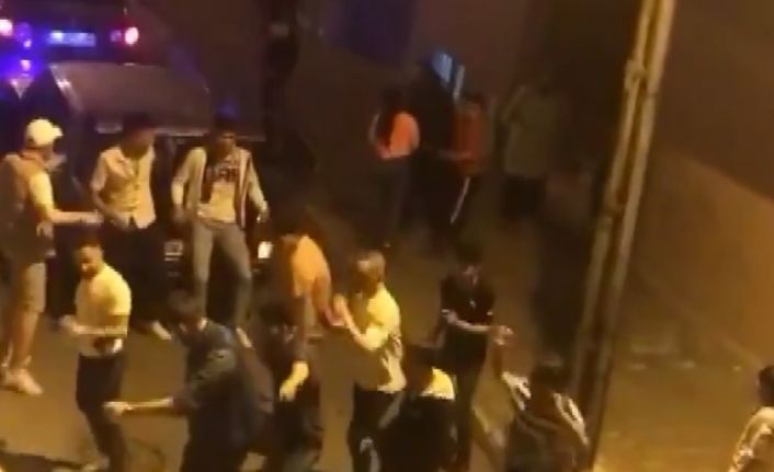 (Özel)- Sultanbeyli’de kısıtlama saatinde gençlerin müzikli dans şovu