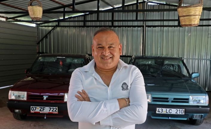 (ÖZEL) Toz bile kondurmadığı otomobillerini ne kullanıyor ne satıyor, vasiyeti ise şaşırtıyor