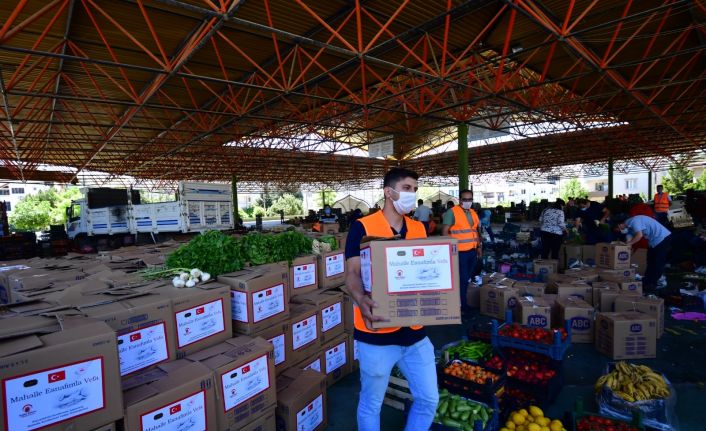Pazarcıların elinde kalan 100 ton sebze ve meyveyi valilik satın aldı