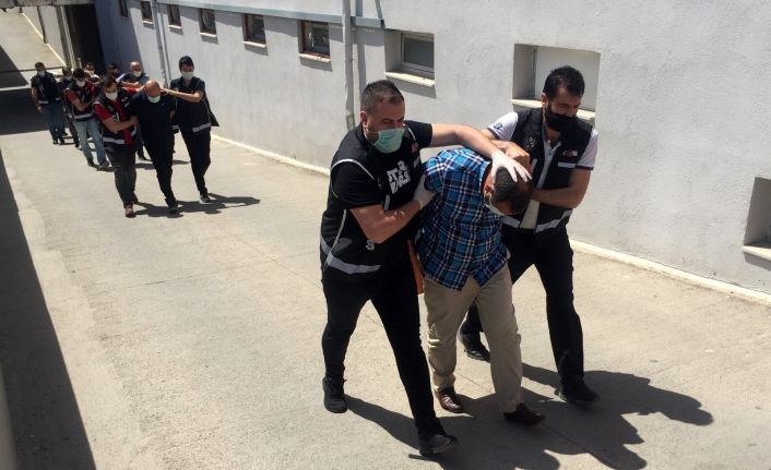 Polis, liderinin öğretmen olduğu silah kaçakçılığı çetesini çökertti