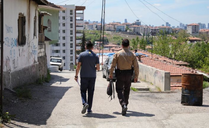 PTT “evde sosyal yardım ödemesi” kapsamındaki ücretleri adreslere teslim ediyor