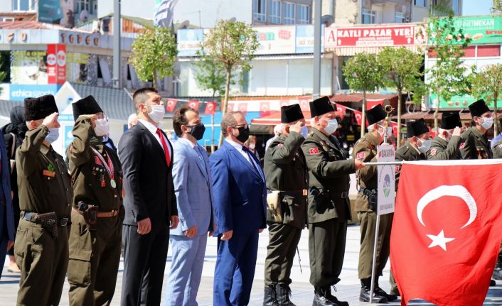Sakarya’da 19 Mayıs kutlaması korona virüs tedbirlerine göre yapıldı