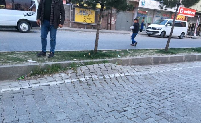Silvan’da parke taşıyla döşenen yol bozuldu, araç sürücüleri tehlikeli anlar yaşadı