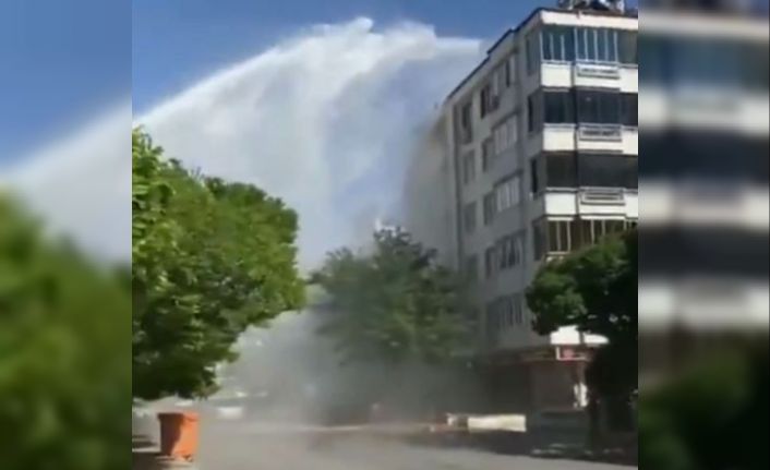 Su borusu patladı, tazyikli su 6 katlı apartman boyunu aştı