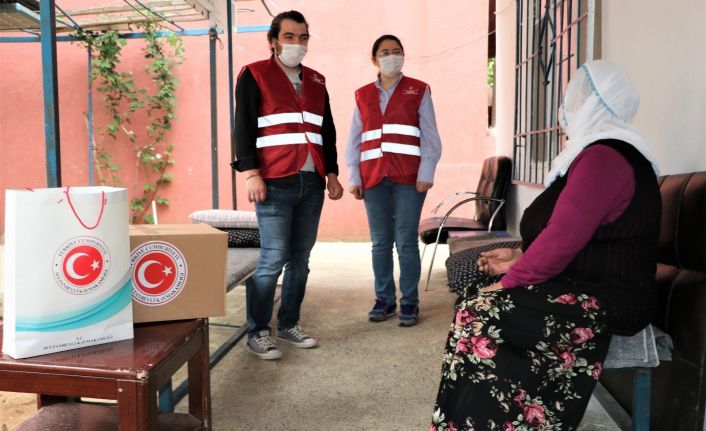 Sultanbeyli’de Vefa ekipleri kısıtlama günlerinde yaşlı ve ihtiyaç sahibi vatandaşları yalnız bırakmıyor