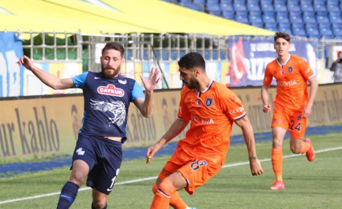 Süper Lig: Çaykur Rizespor: 0 - Medipol Başakşehir: 2 (İlk yarı)