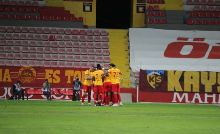 Süper Lig: Kayserispor: 1 - Fenerbahçe: 0 (Maç devam ediyor)